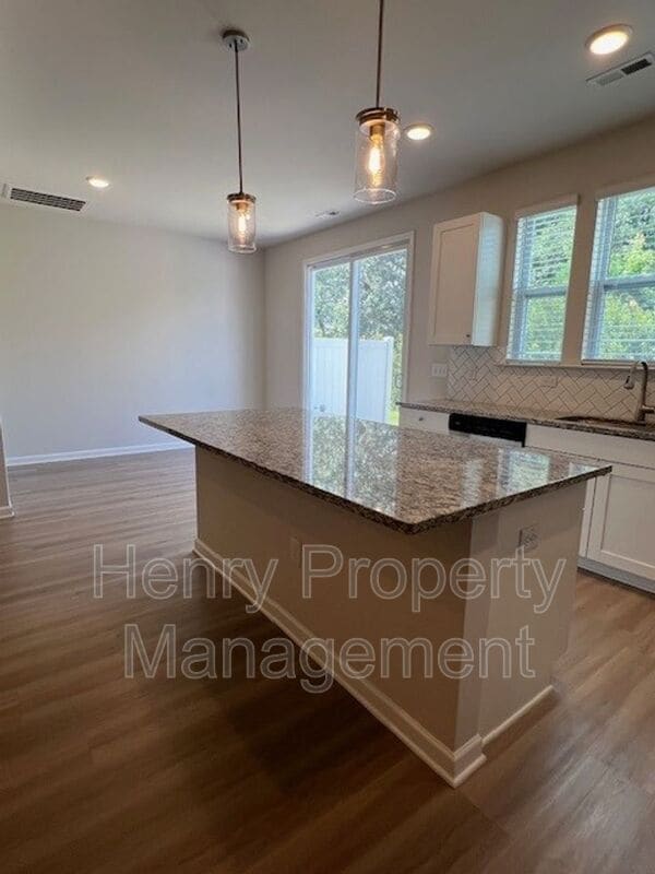 Building Photo - 775 Amarra Dr