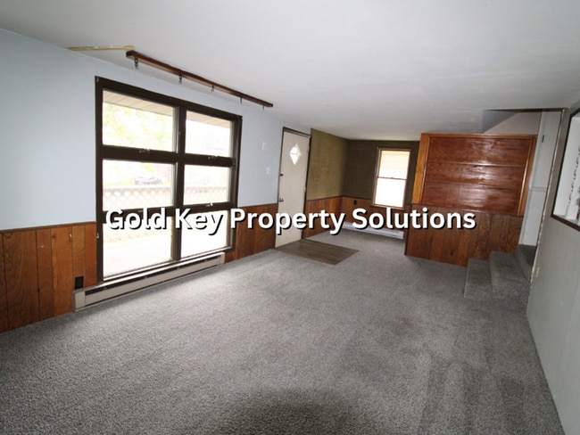 Building Photo - 117 E John St