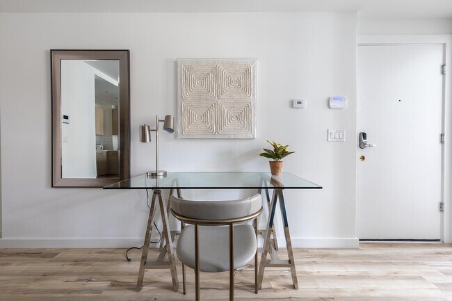 Building Photo - 300 Marshall Dr