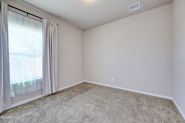 Building Photo - 5601 Valley Maple Dr