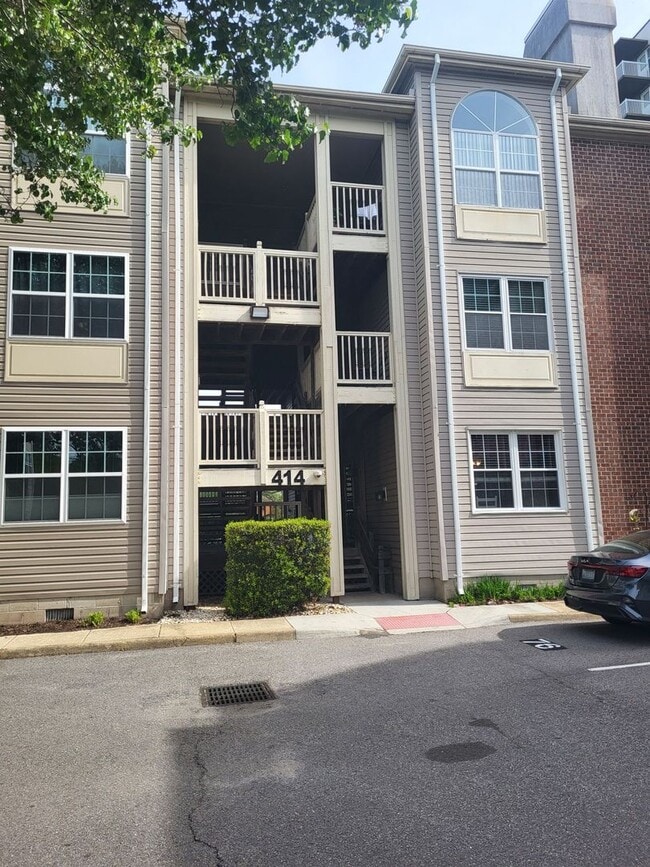 Building Photo - Beautiful Waterfront 2 Bed / 2 Bath Condo in Downtown Norfolk – $1,800/month