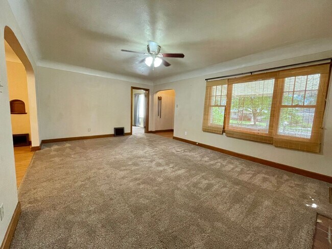 Building Photo - 4 Bedroom - PRE-LEASE FOR JUNE