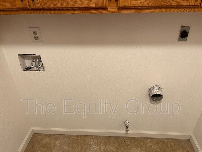 Building Photo - 3510 E Roosevelt Ave