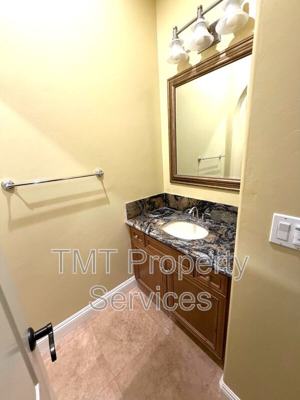 Building Photo - 6912 Riqueza Ct