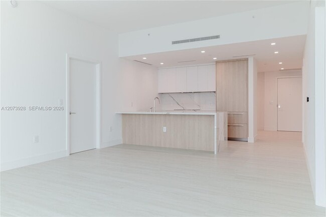 Building Photo - 2411 Laguna Cir