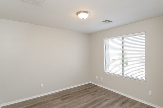 Building Photo - 10915 E Verbina Ln