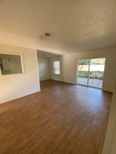 Building Photo - 1110 S Cedar St