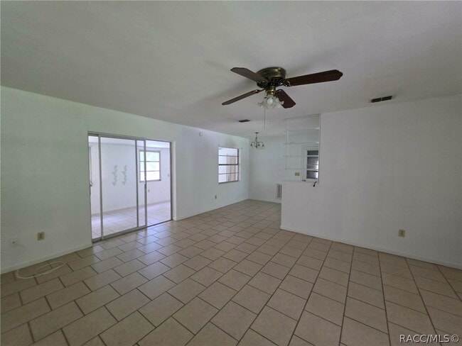 Building Photo - 6106 E Calico Ln