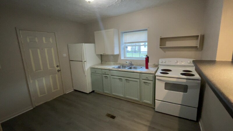 Building Photo - 124 1/2 Maple St