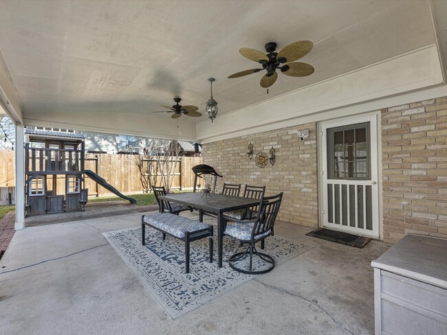 Building Photo - 11406 Sunshine Park Dr