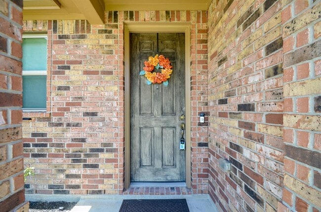 Building Photo - 3808 Canterbury Park Dr
