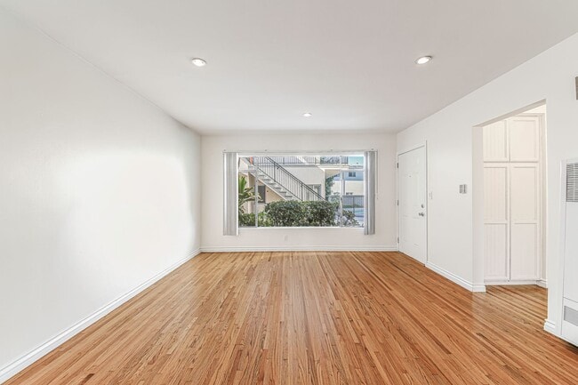 Interior Photo - 809 Flora Drive