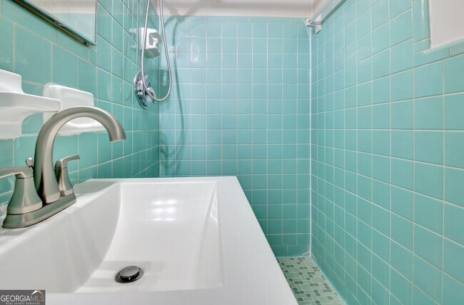 Building Photo - 500 Circle Dr