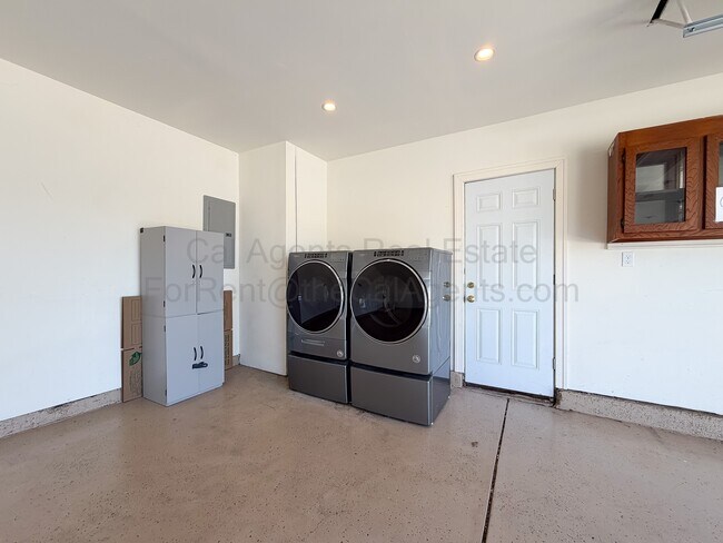 Building Photo - 4207 Queen Anne Dr
