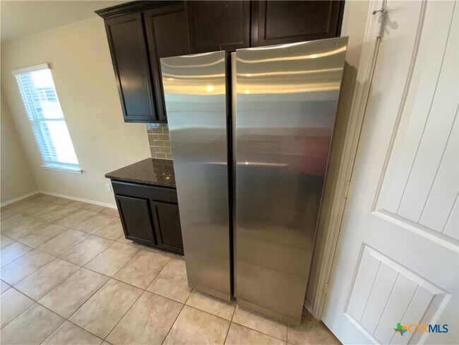 Building Photo - 5586 Perdita Dr