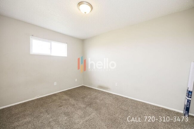 Building Photo - 984 E Saxony Dr