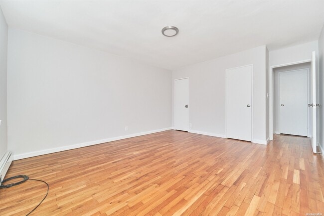 Building Photo - 1283 E 56th St