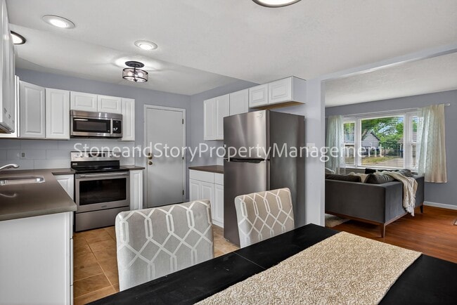 Building Photo - 4 bedroom 2 bath on quiet street in Briarwood