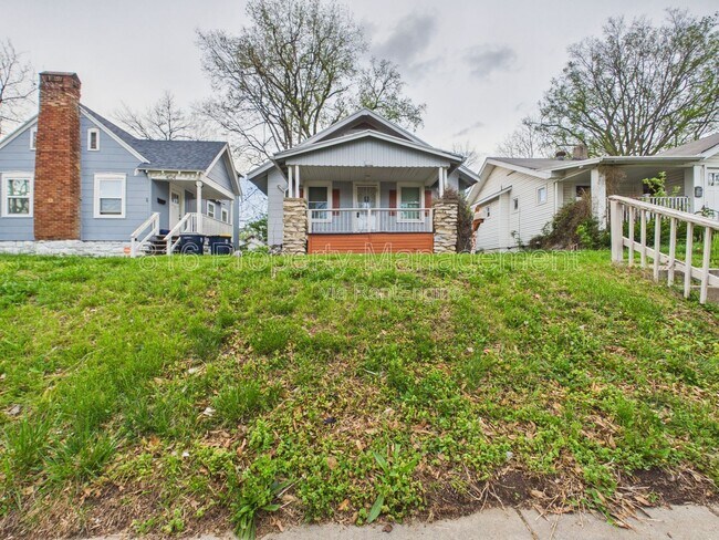 Building Photo - 4028 E 68th Terrace