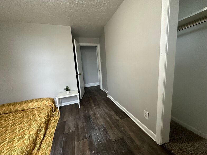 Building Photo - 1821 Realty Ave