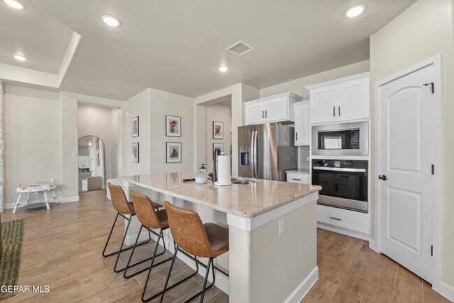 Building Photo - 828 Paseo Solar Dr