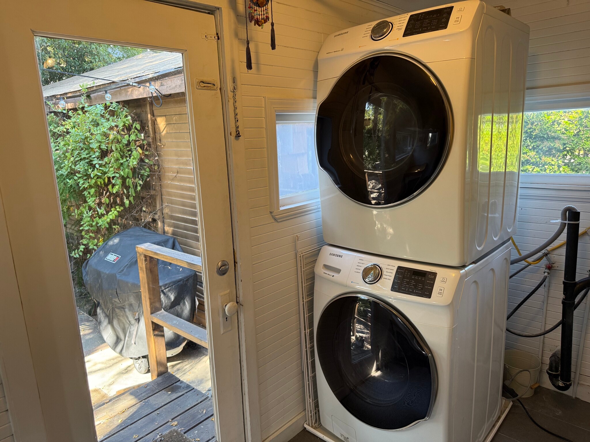Laundry opens to back yard - 2343 Yosemite Dr