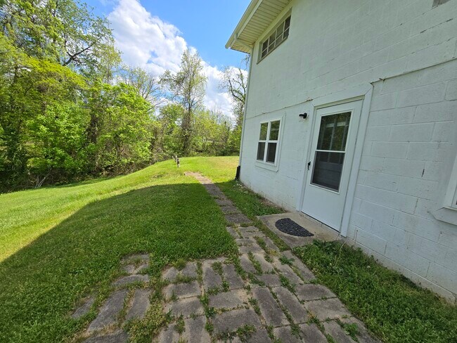Building Photo - 7914 Hall Ridge Rd