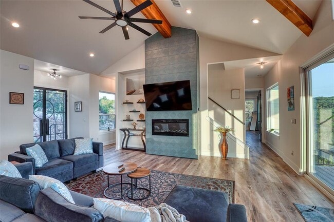 Building Photo - 7002 Deepwood Dr