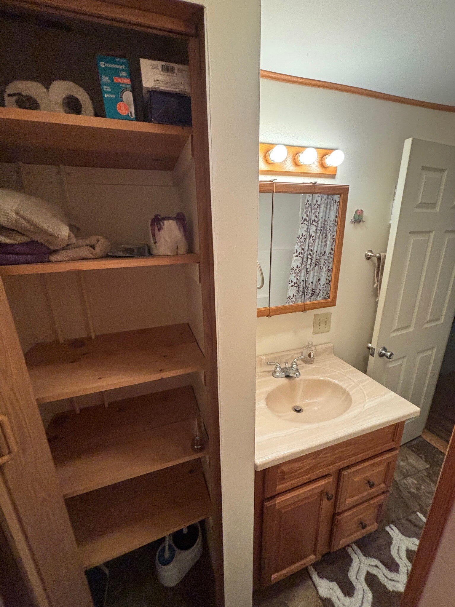 Building Photo - 615 June St