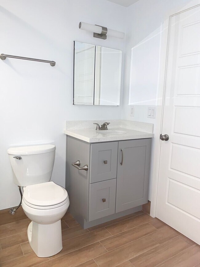 Building Photo - Completely Renovated Apartment with Canyon Views