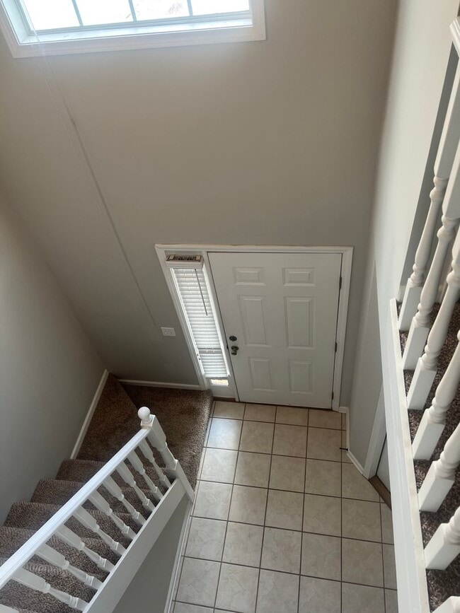 Building Photo - 102 S Spring View Dr