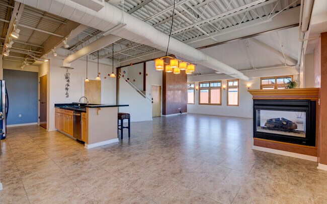 Building Photo - 201 E Las Animas St