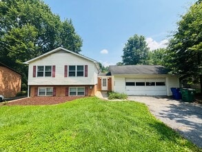Building Photo - 306 Woodbine Dr
