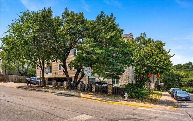 Building Photo - 2414 Longview St