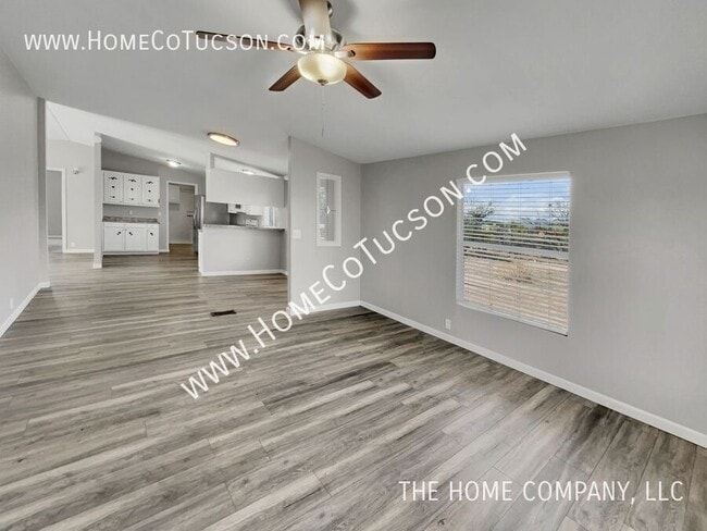 Building Photo - 9410 S Van Dr