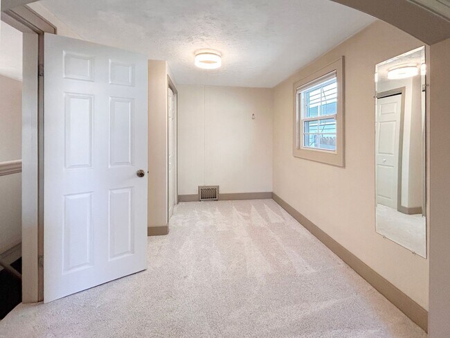 Building Photo - $0 DEPOSIT OPTION. CHARMING 3 BEDROOM WITH FENCED IN YARD AND DETACHED GARAGE IN DENVER'S BERKELE...