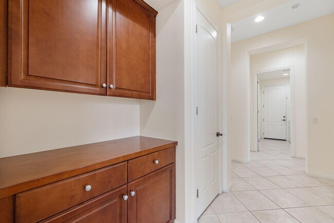 Building Photo - 145 Bellini Way