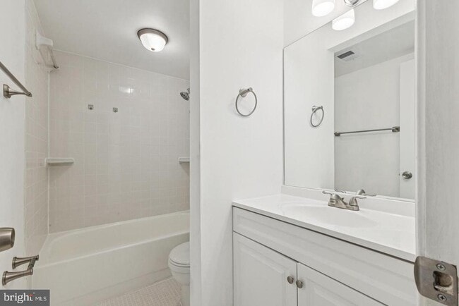 Building Photo - 10271 Braddock Rd