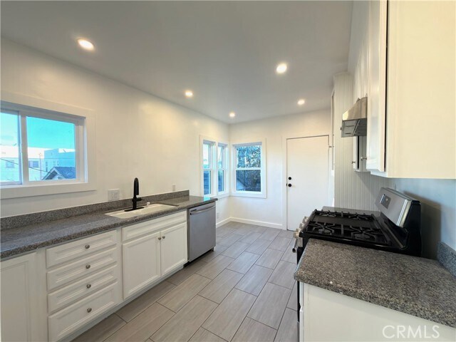 Building Photo - 1946 S Bronson Ave