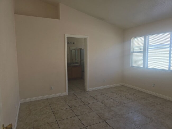 Building Photo - 3 bedroom home