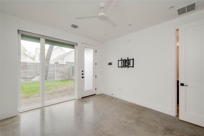 Building Photo - 1206 Justin Ln