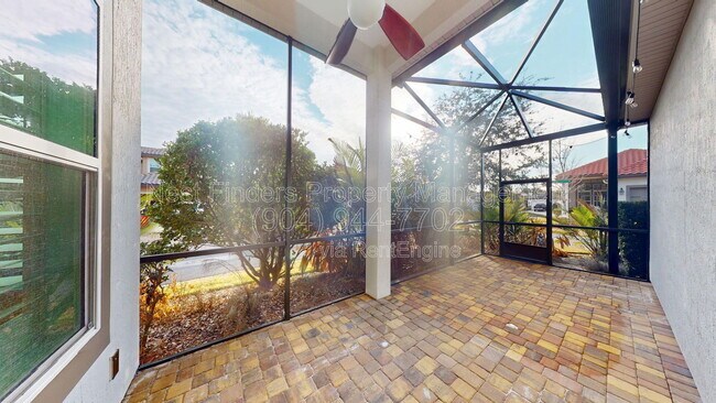 Building Photo - 628 Town Plaza Ave