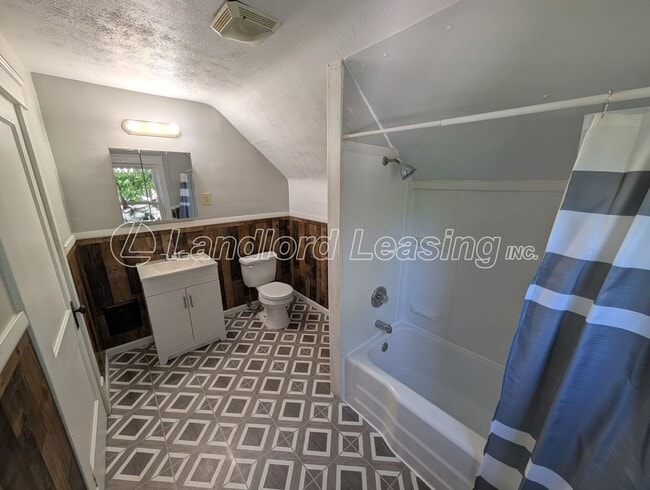 Building Photo - Charming 2-Bedroom Brick Home with Covered Porch