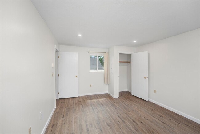 Building Photo - 51 Fairfield Park