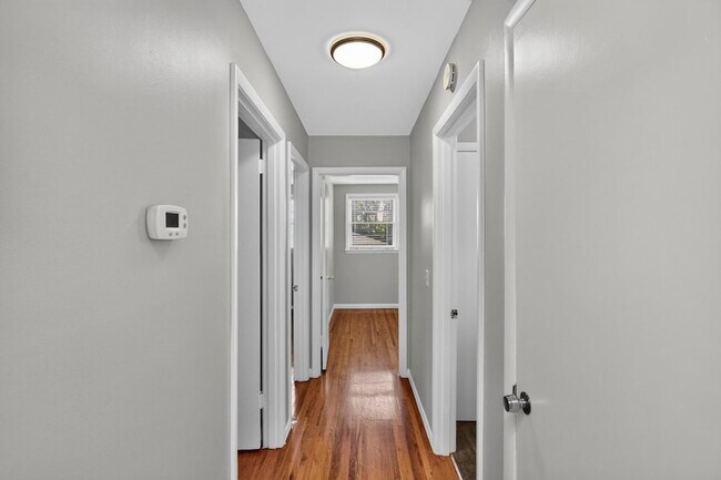 Building Photo - 261 Eisenhower Dr