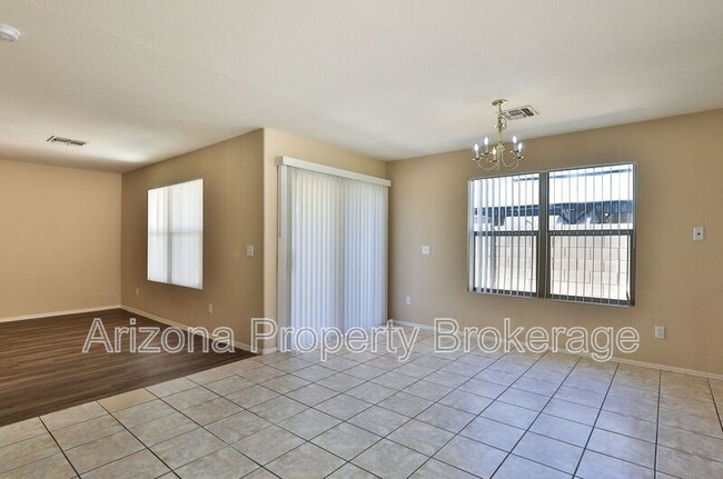 Building Photo - 1186 S Fresno Ct