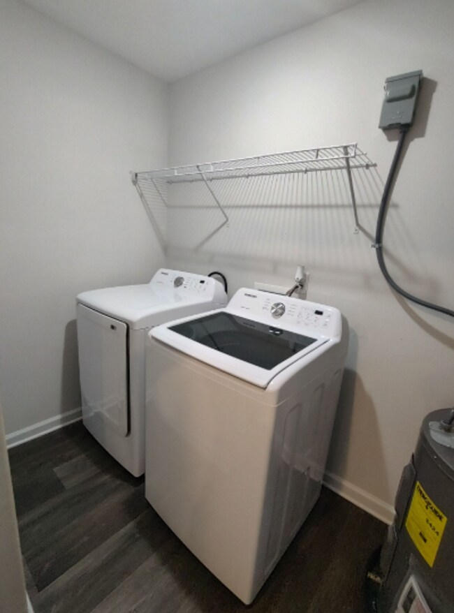 Building Photo - Move in Ready! Easy & Quick move-in process