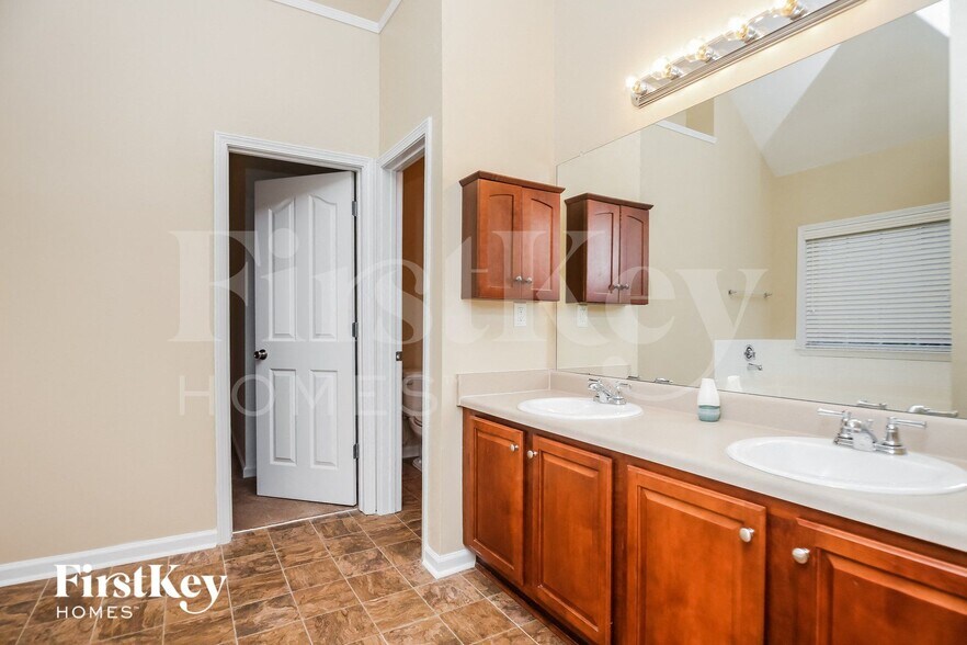 Building Photo - 154 Silver Oak Dr