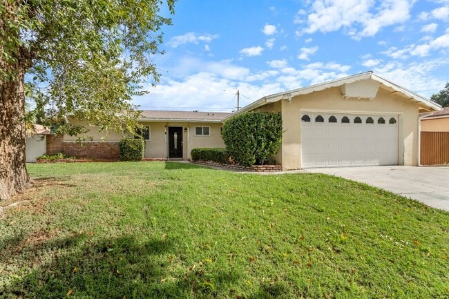 Primary Photo - Stylish 3-Bedroom Home with Great Indoor-Outdoor Living