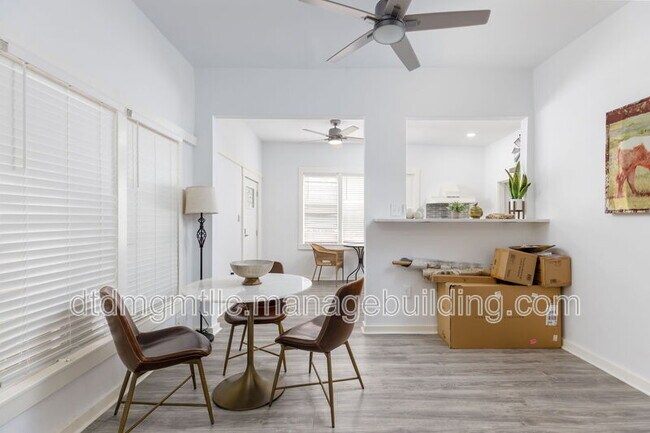 Building Photo - 110 E Craig Pl